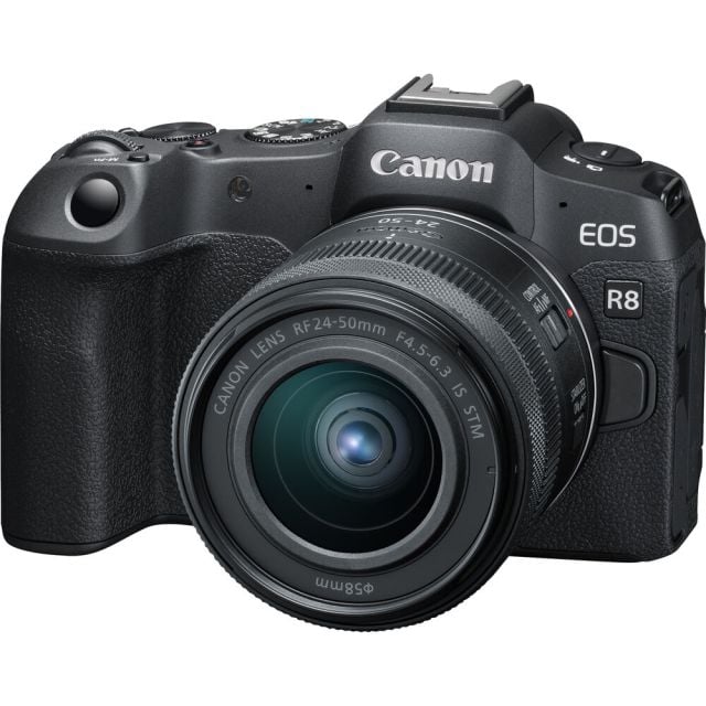 Camara Canon EOS R8 con lente RF 24-50 mm f/4.5-6.3 IS STM