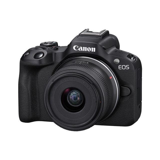 Camara Canon EOS R50 con lente de 18-45 mm